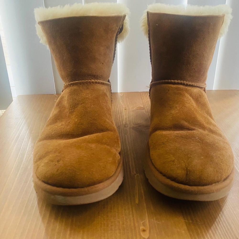 UGG